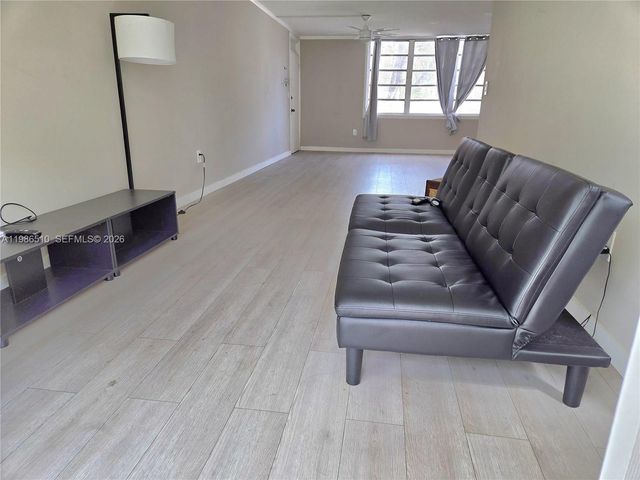 1700 NE 191st St 100, Miami, FL 33179