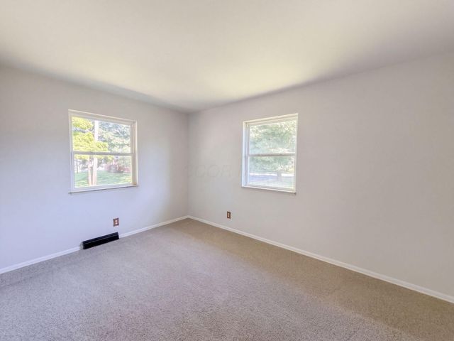 55 Fieldpoint Road, Heath, OH 43056