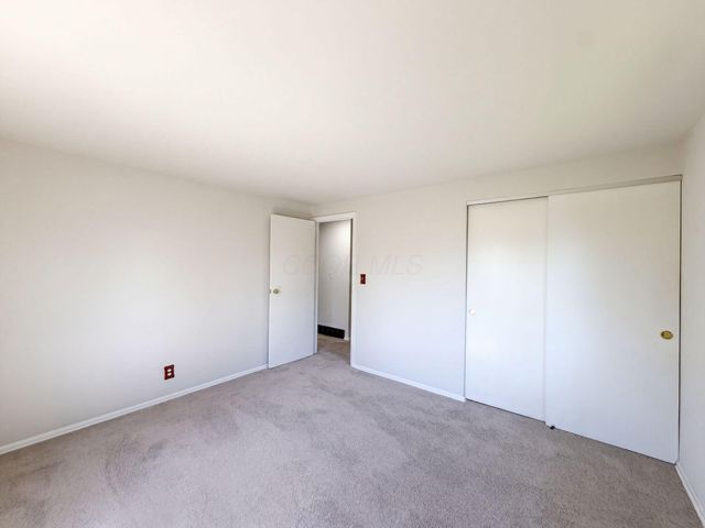 55 Fieldpoint Road, Heath, OH 43056