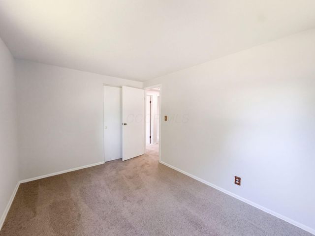 55 Fieldpoint Road, Heath, OH 43056