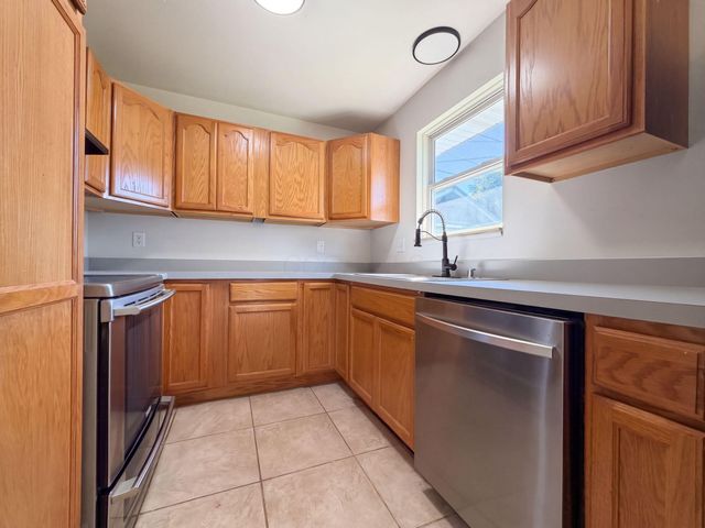 55 Fieldpoint Road, Heath, OH 43056