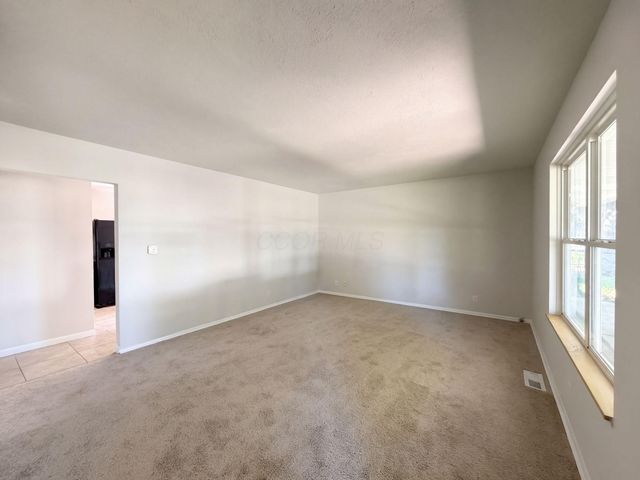 55 Fieldpoint Road, Heath, OH 43056