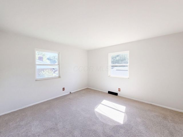 55 Fieldpoint Road, Heath, OH 43056