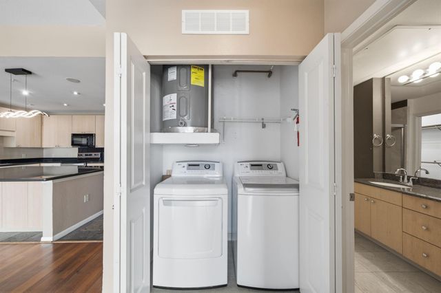 3505 Sage Road 1003, Houston, TX 77056