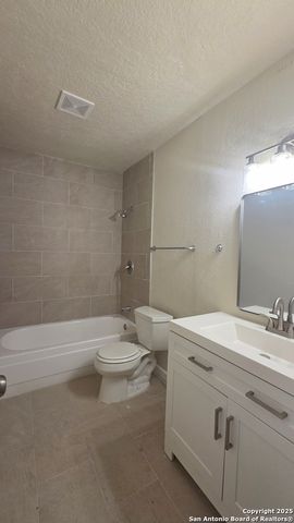 12426 MAGNIFICO ST, San Antonio, TX 78233