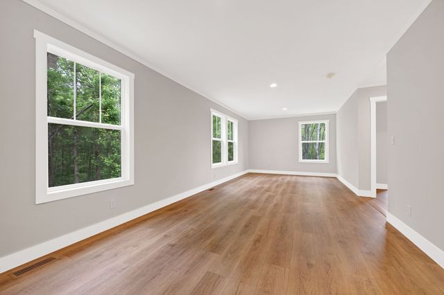 296 E Little Richland Rd, Waverly, TN 37185