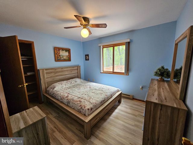 8226 WOODCHUCK CT, East Stroudsburg, PA 18301