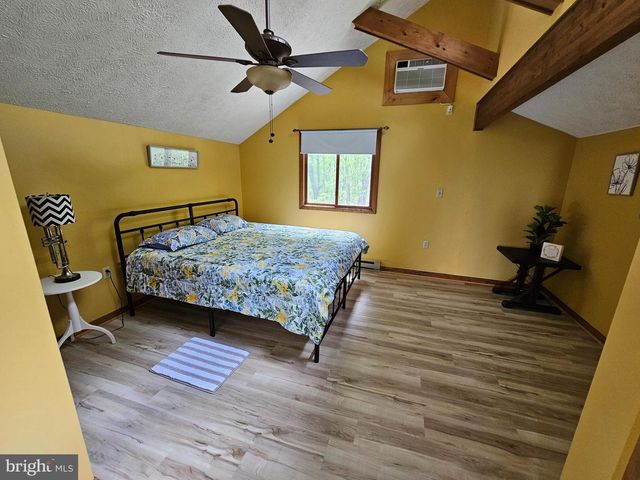 8226 WOODCHUCK CT, East Stroudsburg, PA 18301