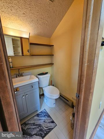 8226 WOODCHUCK CT, East Stroudsburg, PA 18301