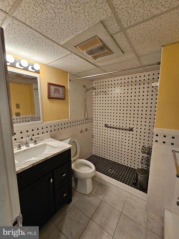 8226 WOODCHUCK CT, East Stroudsburg, PA 18301