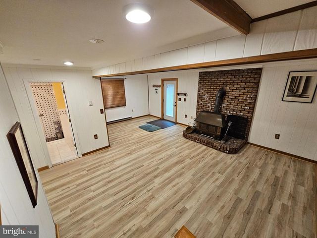 8226 WOODCHUCK CT, East Stroudsburg, PA 18301