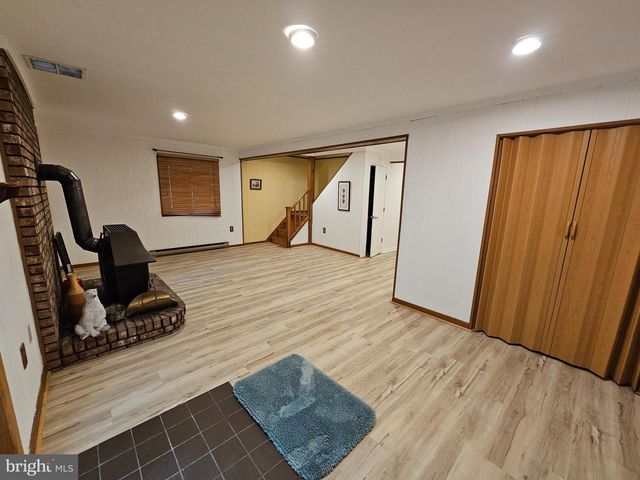 8226 WOODCHUCK CT, East Stroudsburg, PA 18301