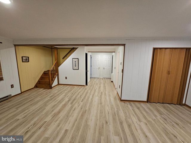 8226 WOODCHUCK CT, East Stroudsburg, PA 18301