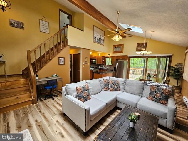 8226 WOODCHUCK CT, East Stroudsburg, PA 18301