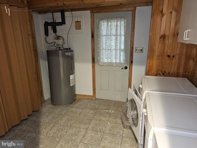 8226 WOODCHUCK CT, East Stroudsburg, PA 18301