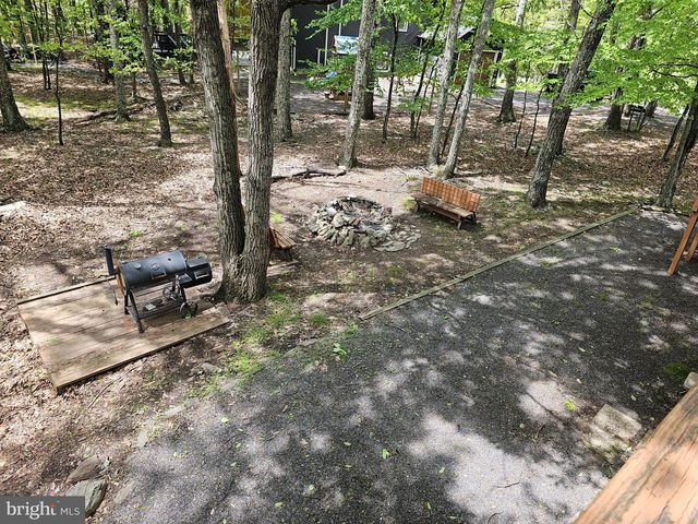 8226 WOODCHUCK CT, East Stroudsburg, PA 18301