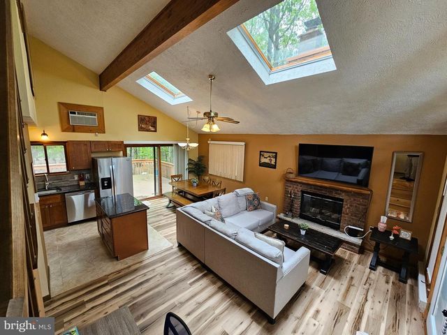 8226 WOODCHUCK CT, East Stroudsburg, PA 18301