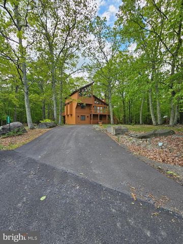 8226 WOODCHUCK CT, East Stroudsburg, PA 18301