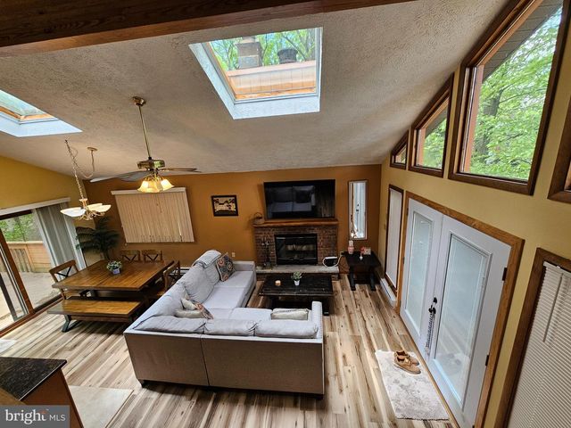 8226 WOODCHUCK CT, East Stroudsburg, PA 18301