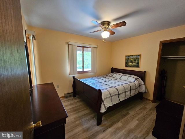 8226 WOODCHUCK CT, East Stroudsburg, PA 18301