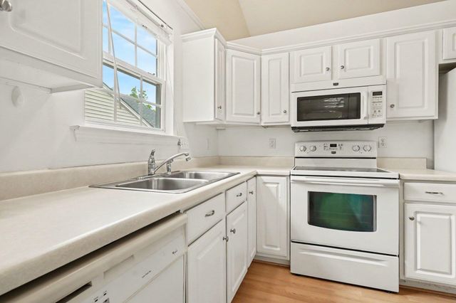 155 Stockbridge Drive, Spartanburg, SC 29301