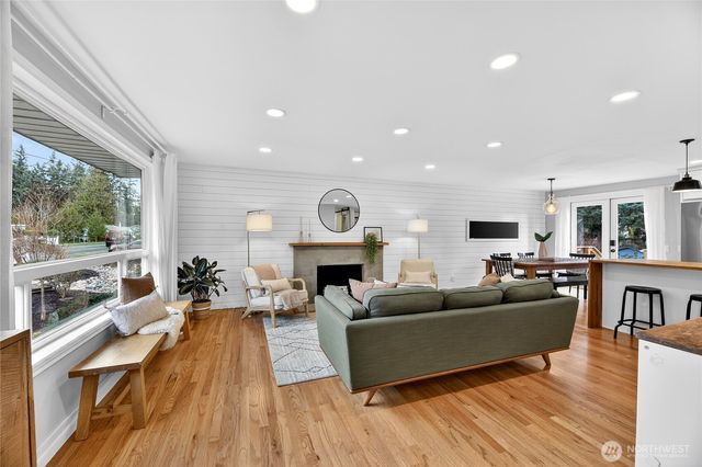 22207 54th Avenue W, Mountlake Terrace, WA 98043