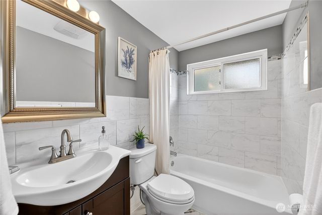 22207 54th Avenue W, Mountlake Terrace, WA 98043