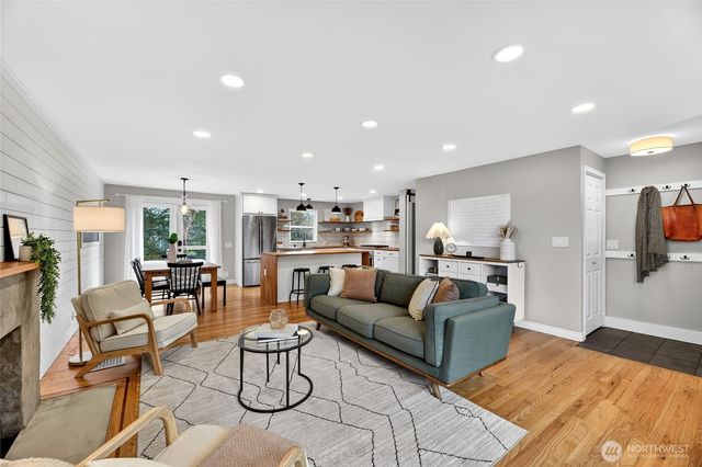 22207 54th Avenue W, Mountlake Terrace, WA 98043