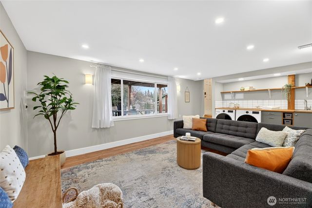 22207 54th Avenue W, Mountlake Terrace, WA 98043