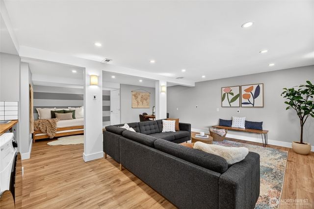 22207 54th Avenue W, Mountlake Terrace, WA 98043