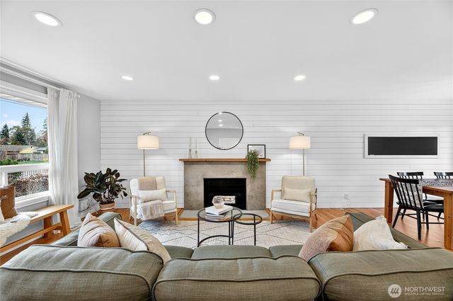 22207 54th Avenue W, Mountlake Terrace, WA 98043