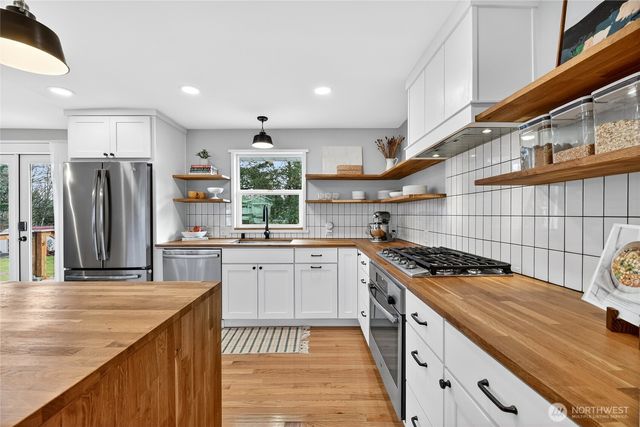 22207 54th Avenue W, Mountlake Terrace, WA 98043