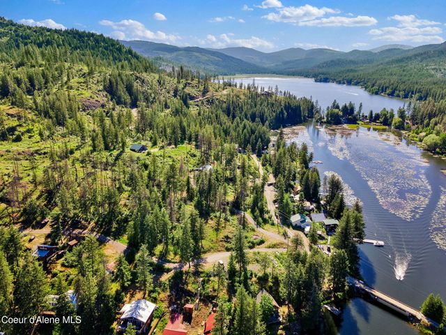 7460 W CHANNEL LN, Rathdrum, ID 83858