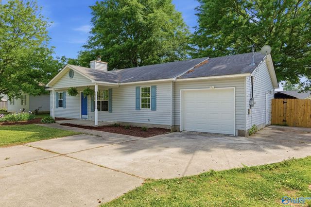 1327 Sparkman Street, Hartselle, AL 35640