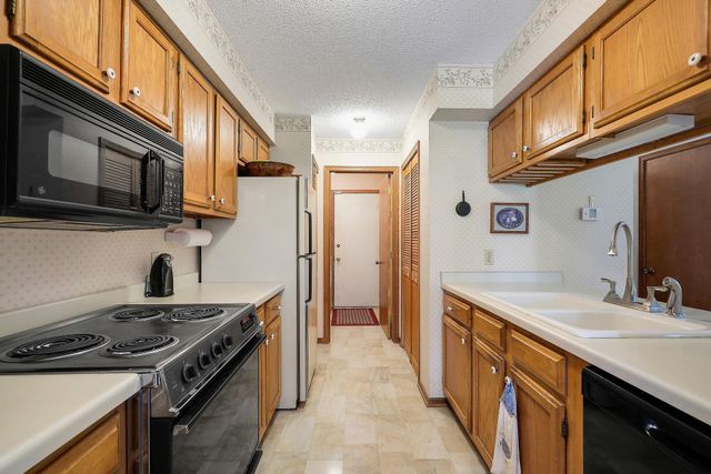 14389 Bedford Drive, Eden Prairie, MN 55346