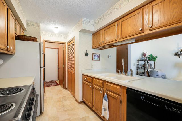 14389 Bedford Drive, Eden Prairie, MN 55346