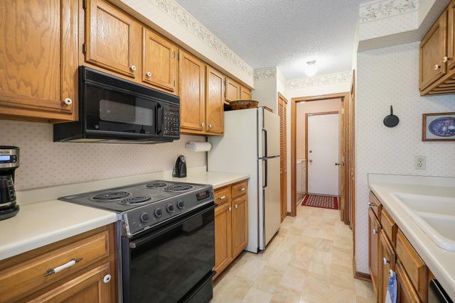 14389 Bedford Drive, Eden Prairie, MN 55346