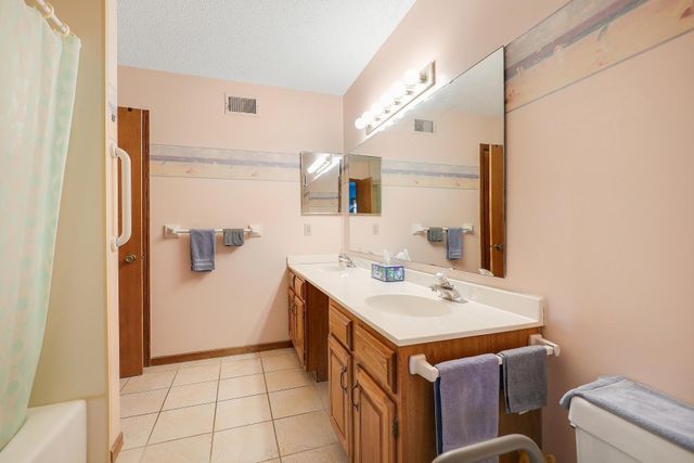 14389 Bedford Drive, Eden Prairie, MN 55346