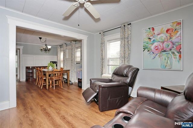 3 S Farview Avenue, Paramus, NJ 07652
