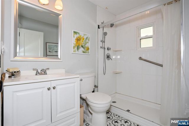 3 S Farview Avenue, Paramus, NJ 07652