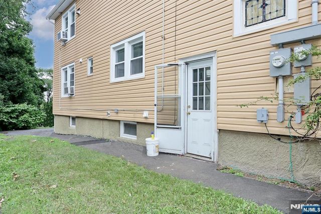 3 S Farview Avenue, Paramus, NJ 07652