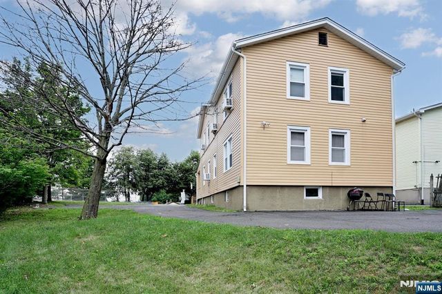 3 S Farview Avenue, Paramus, NJ 07652