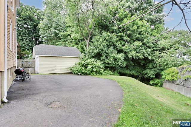 3 S Farview Avenue, Paramus, NJ 07652