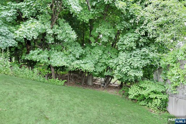3 S Farview Avenue, Paramus, NJ 07652