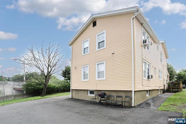 3 S Farview Avenue, Paramus, NJ 07652