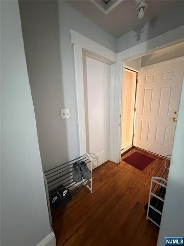 3 S Farview Avenue, Paramus, NJ 07652