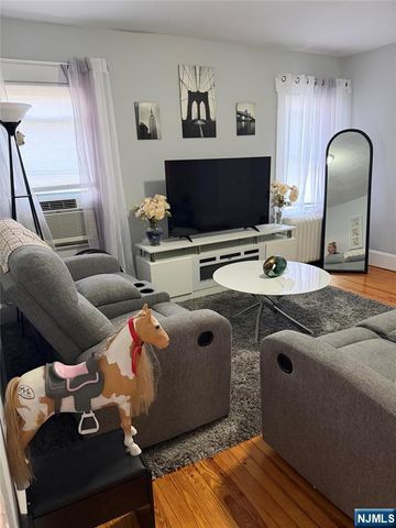 3 S Farview Avenue, Paramus, NJ 07652