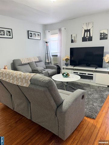 3 S Farview Avenue, Paramus, NJ 07652
