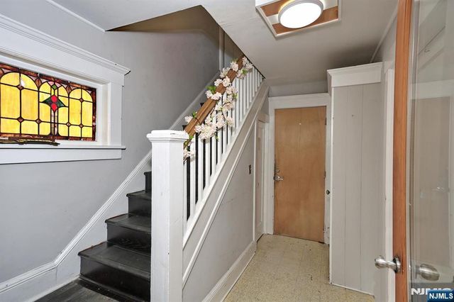 3 S Farview Avenue, Paramus, NJ 07652