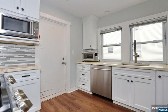 3 S Farview Avenue, Paramus, NJ 07652